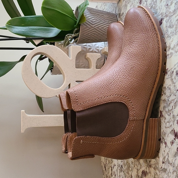 Sofft Shoes - NWT Sofft Leather Boots